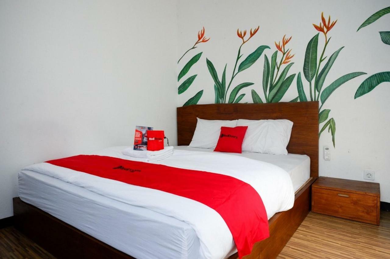 Reddoorz @ Jalan Raya Semat Canggu Hostel Bali Exterior foto