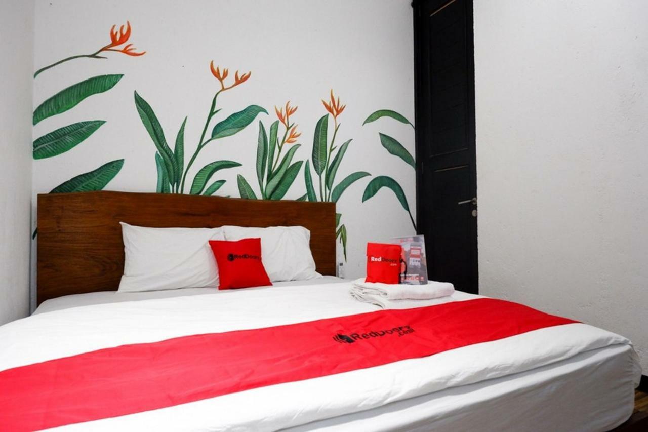 Reddoorz @ Jalan Raya Semat Canggu Hostel Bali Exterior foto